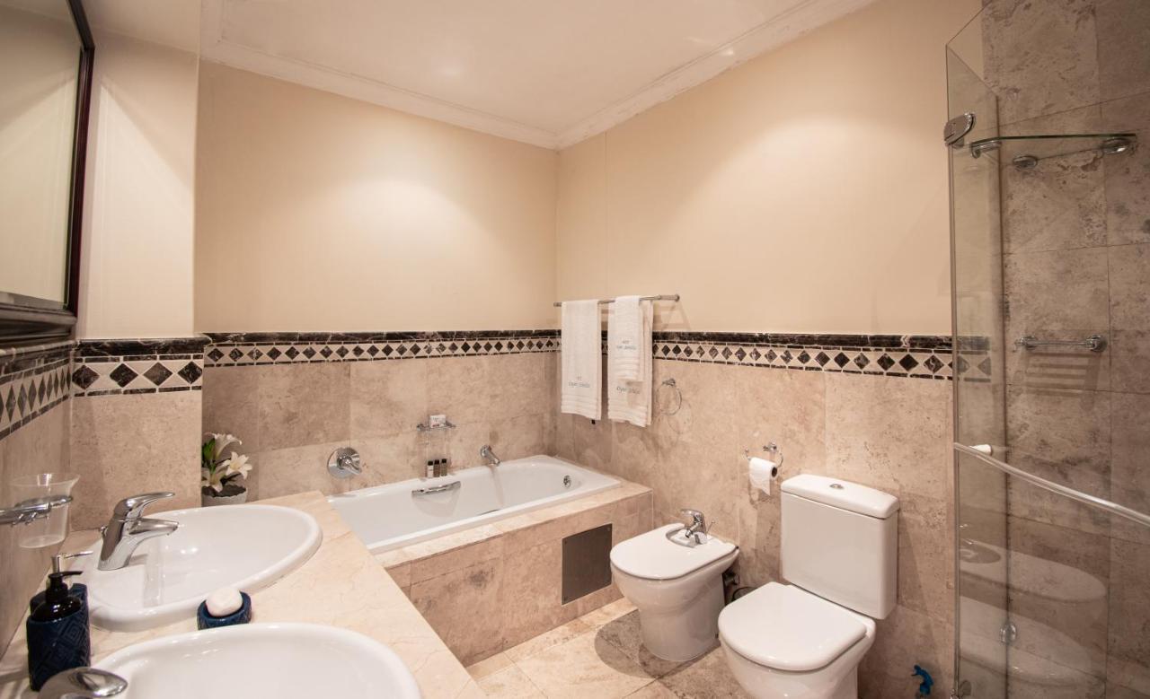 403 Oyster Schelles - By In Umhlanga * Durban
