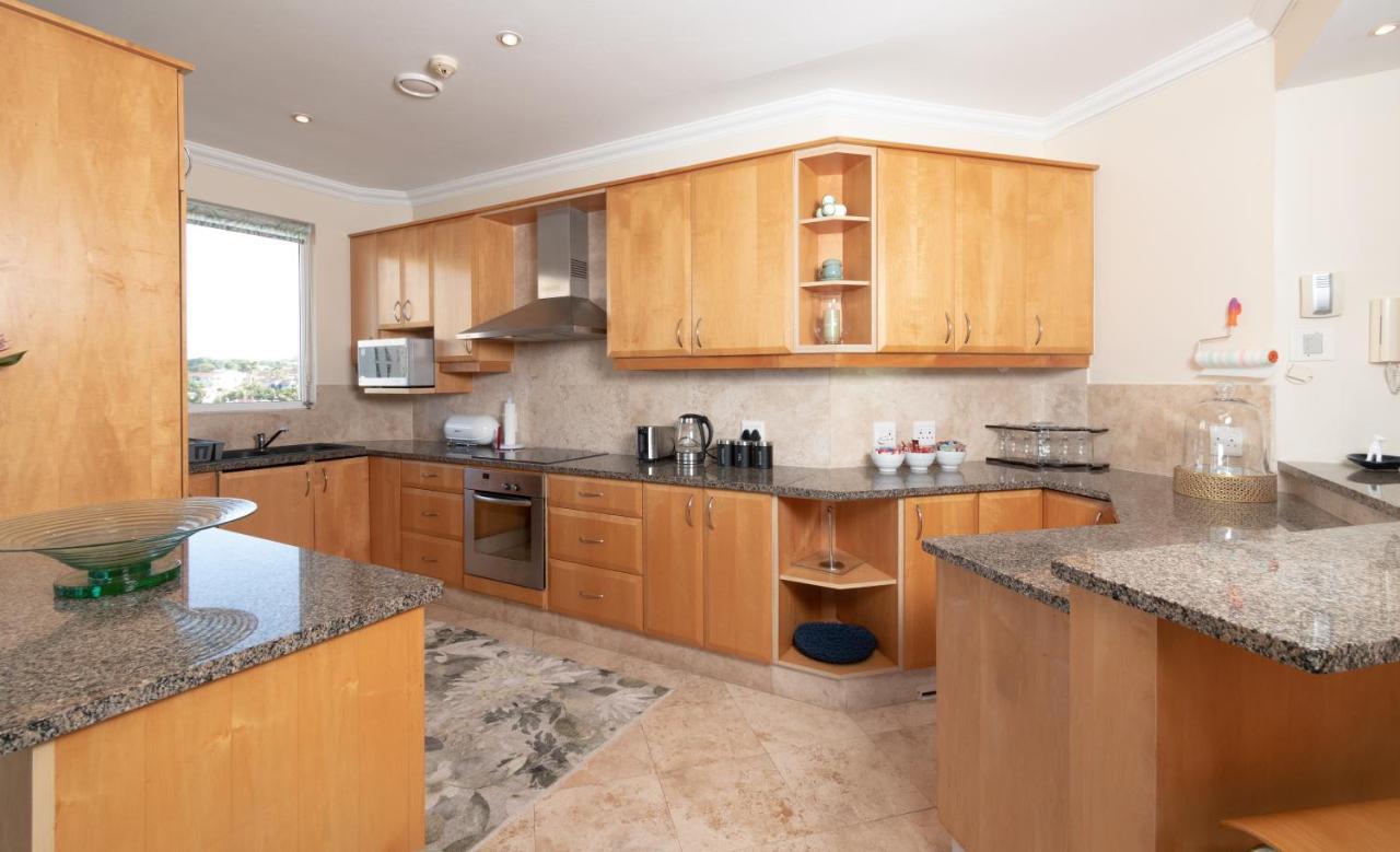 403 Oyster Schelles - By In Umhlanga *